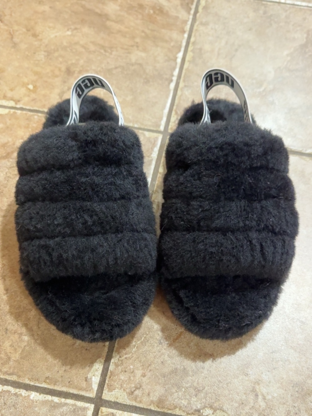 UGG FLUFF YEAH BLACK SLIDES SHOES WOMENS SIZE USA 7 ITEM 1095119 $140